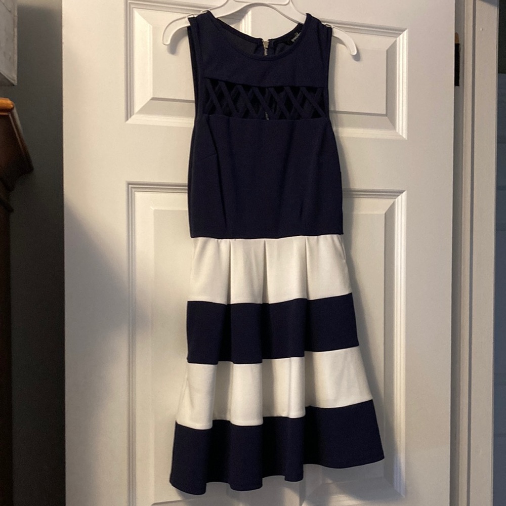 Adorable navy and white dress!